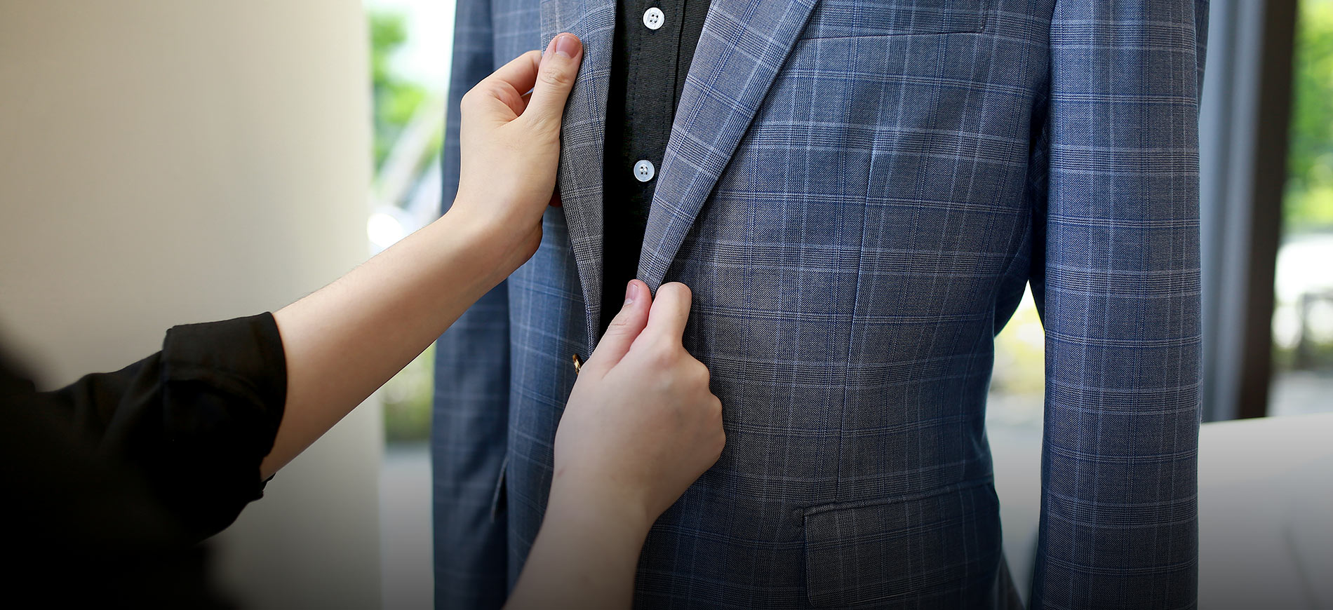 一套藍灰色格紋西裝