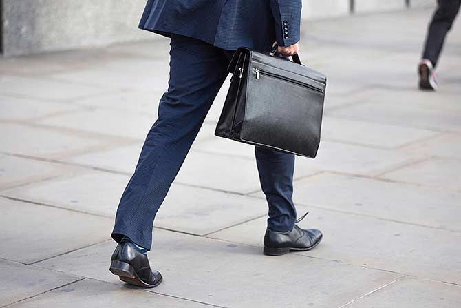 上班族通勤公事包搭配西服適合嗎？