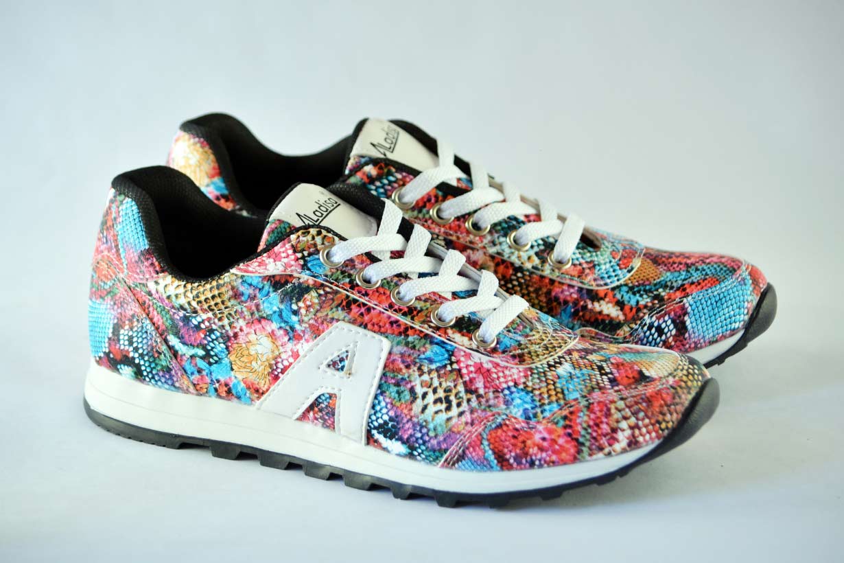 西服穿搭球鞋-3：多花色球鞋